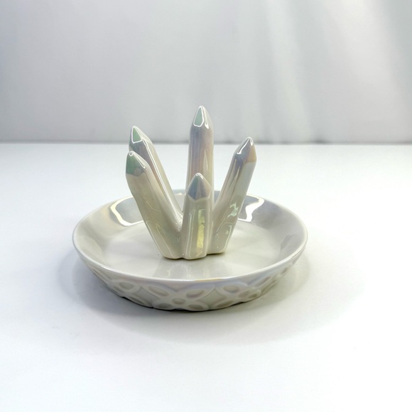 HOME SMILE White Crystal Cluster Shaped Jewelry Tray Ceramic Ring Holder - Picture 5 of 11